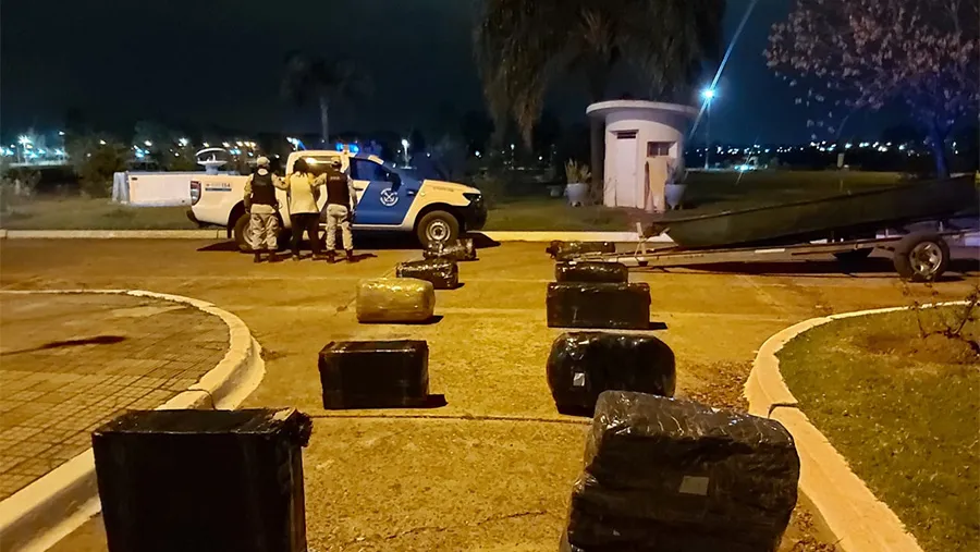 El cargamento de mercadería, valuado en más tres millones de pesos, iba a ser cruzado a Uruguay durante la noche, intentando sortear los controles aduaneros.