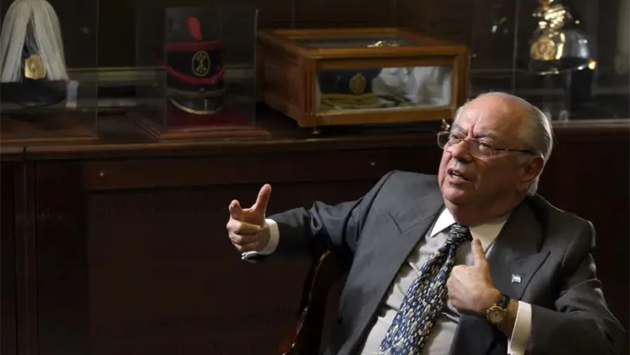 Carlos Corach fue ministro del Interior de Carlos Menem y después ocupó una banca en el Senado. Carlos Corach fue ministro del Interior de Carlos Menem y después ocupó una banca en el Senado.