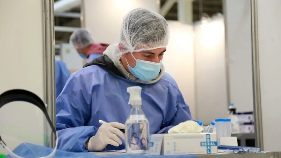 Hoy se registró la cifra más baja en los últimos tres meses respecto de contagios por Covid-19 en el país.