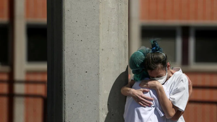 coronavirus abrazo 