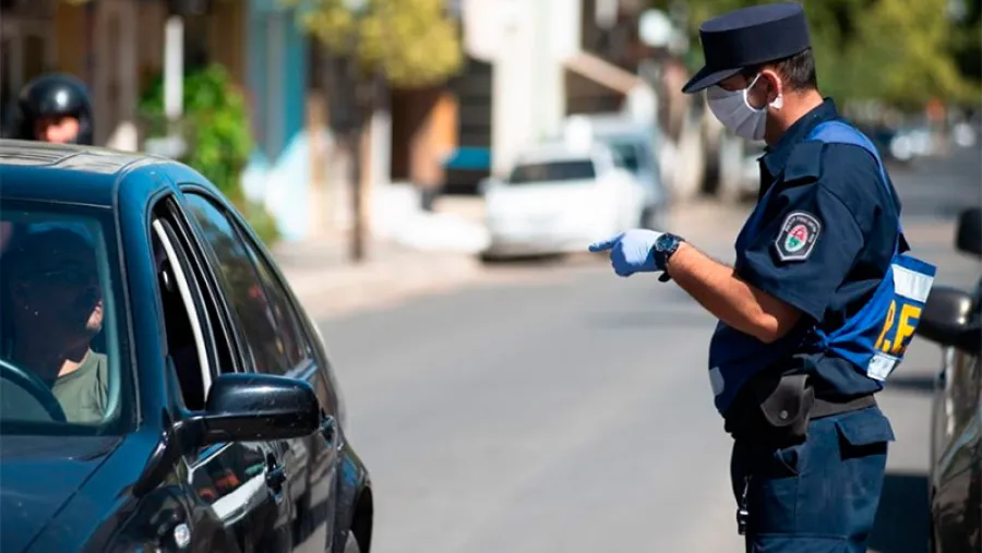 control policial de la cuarentena
