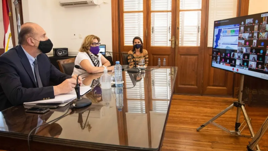 Perotti con expertos 