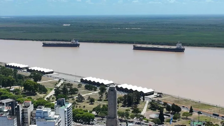 Corredor fluvial que conforman los ríos Paraná y Paraguay, clave para la salida de buques de carga hacia el Océano Atlántico.