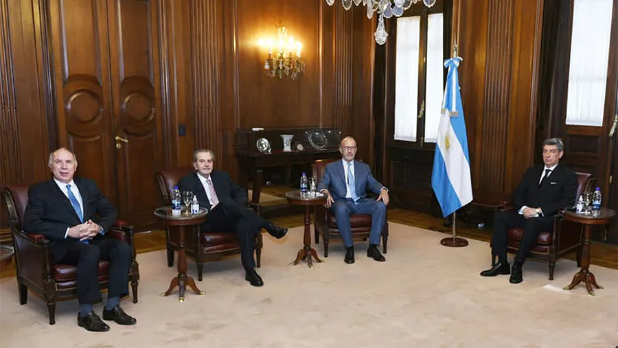 En su momento, los jueces de la Corte Lorenzetti, Rosatti y Rosenkrantz habían dicho estar a favor del pago de Ganancias. En su momento, los jueces de la Corte Lorenzetti, Rosatti y Rosenkrantz habían dicho estar a favor del pago de Ganancias.