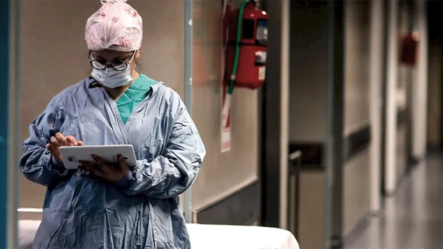 El reporte de Salud consignó que murieron once hombres y 16 mujeres por Covid-19, mientras que una persona de la Provincia de Buenos Aires fue registrada sin dato de sexo.