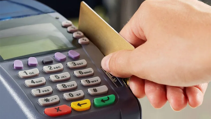 Por la alta morosidad, los bancos prefieren ser más conservadores con los créditos y hubo una actualización de los límites de gastos menor que la inflación.