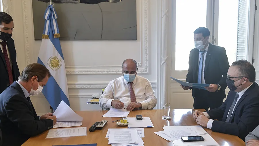 El acuerdo implica disponer de 800 millones de pesos destinados a productores afectados por la sequía.