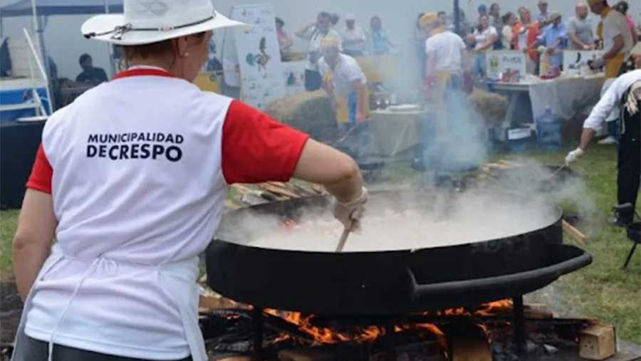 Crespo con su Feria Emprende se consolida como una vidriera para compartir el potencial productivo de la localidad y la región.