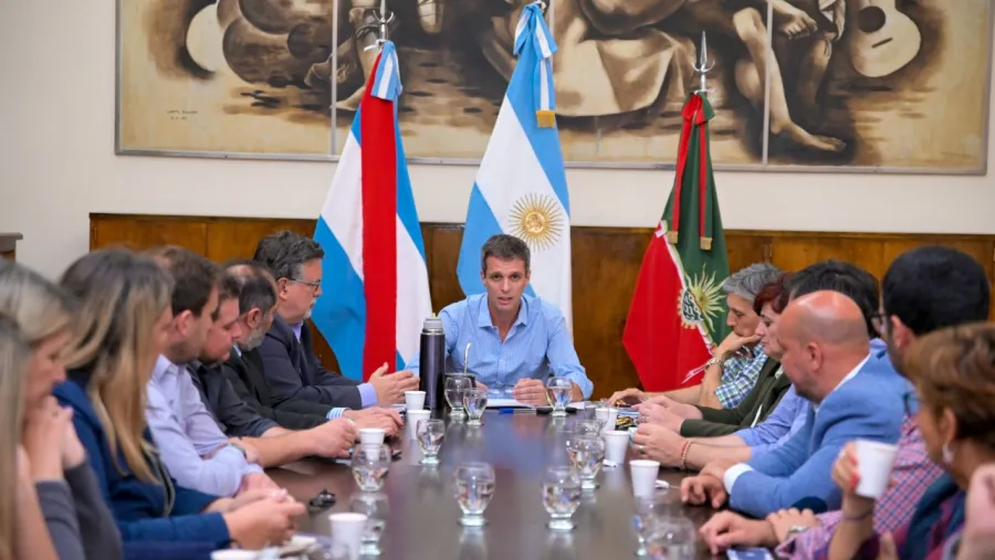 Cresto reunió a su gabinete y marcó el empleo y disminución de la pobreza como prioridades