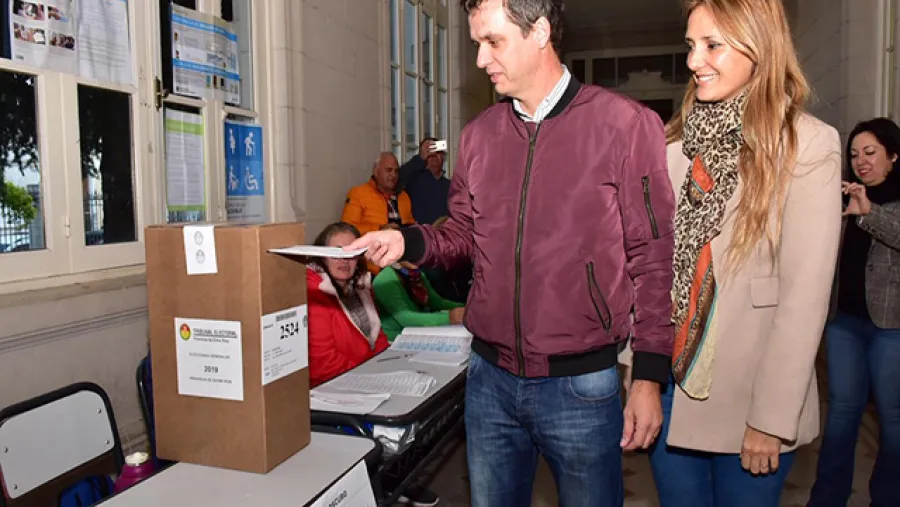 Enrique Cresto votó temprano en Concordia Enrique Cresto votó temprano en Concordia