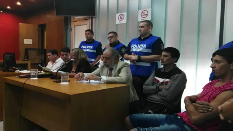 Los acusados del homicidio de Pedro Esteban Larsen, continuarán bajo arresto domiciliario con monitoreo electrónico mediante tobillera, hasta la elevación a juicio.