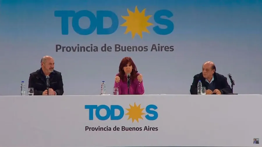 Captura de pantalla del acto en Ensenada donde la vicepresidenta Cristina Fernández de Kirchner fue la principal oradora.