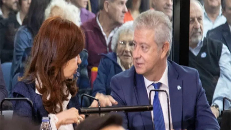 Cristina Fernández con su abogado Carlos Beraldi en la primera audiencia del juicio el 21 de mayo. 