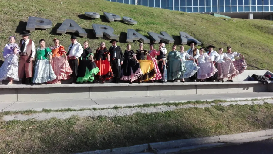 El grupo de danzas “Cuatro Horizontes” se presentará en el Teatro 3 de Febrero