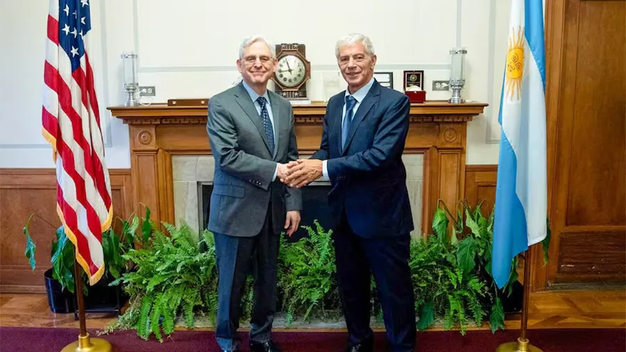 Merrick Garland y Cúneo Libarona en Washington. Merrick Garland y Cúneo Libarona en Washington.