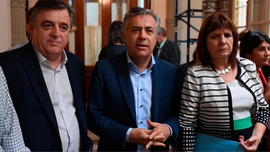 La cúpula de Juntos por el Cambio debatirá este lunes la reforma judicial que impulsa el oficialismo. El ex presidente Mauricio Macri participará del debate virtual desde sus vacaciones en Francia. 