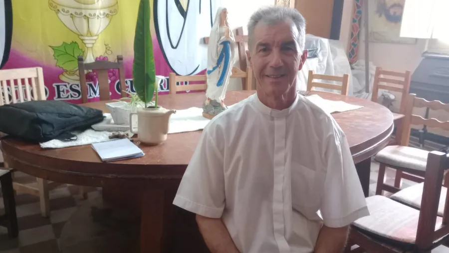 Daniel Petelín: “Los niños terminan preparando dosis en el propio hogar familiar. Es una realidad dolorosa. La vez pasada me tocó describir esa situación y la describía que para ellos preparar droga en casa es como preparar tortas fritas. Está naturalizado”. Daniel Petelín: “Los niños terminan preparando dosis en el propio hogar familiar. Es una realidad dolorosa. La vez pasada me tocó describir esa situación y la describía que para ellos preparar droga en casa es como preparar tortas fritas. Está naturalizado”.