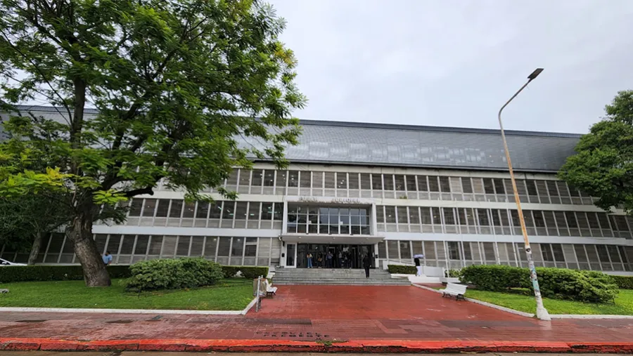 Según datos obtenidos del presupuesto Plurianual 2021 – 2023 de la Provincia de Entre Ríos, el Ministerio Publico de la Defensa recibe un 50% menos de recursos que el Ministerio Público Fiscal, órgano que sólo atiende causas penales.