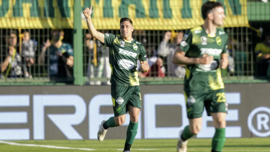 Defensa y Justicia goleó a Talleres y le impidió seguir en lo más alto Defensa y Justicia goleó a Talleres y le impidió seguir en lo más alto