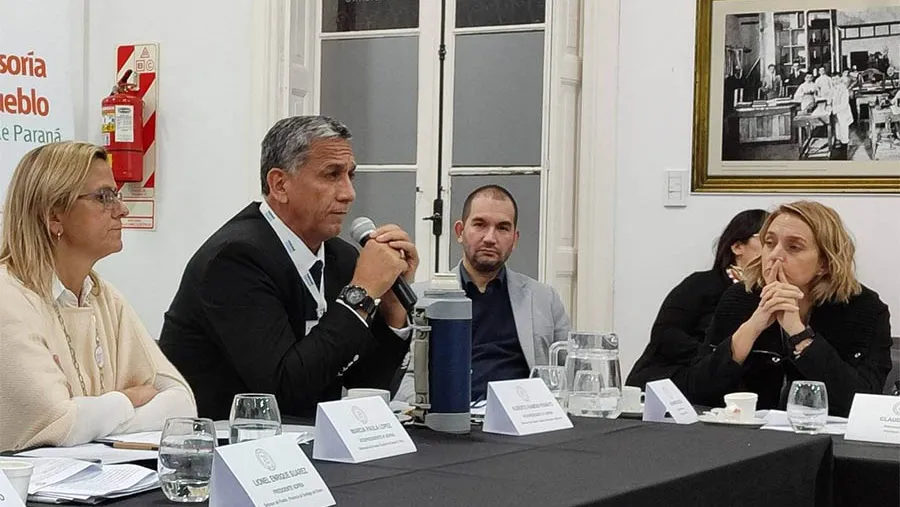 Los Defensores del Pueblo del país se pronunciaron por la constitución de la Defensoría del Pueblo de Entre Ríos. Los Defensores del Pueblo del país se pronunciaron por la constitución de la Defensoría del Pueblo de Entre Ríos.