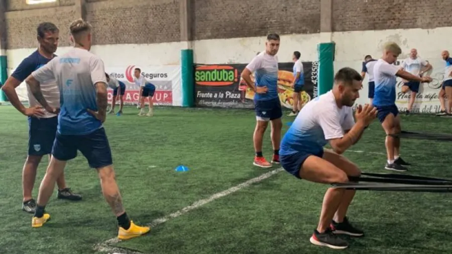 Con todos sus refuerzos y bajo techo, el “Lobo” entrerriano inició la pretemporada