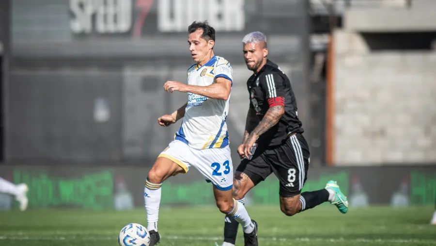 Fútbol: Deportivo Riestra y Rosario Central no se sacaron ventajas en duelo de invictos