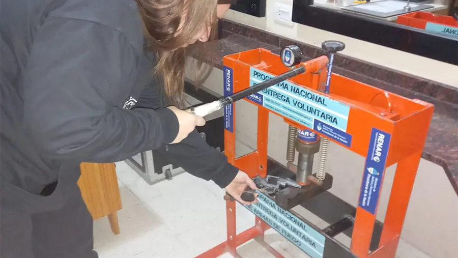 La entrega de armas de fuego y/o municiones de parte de la ciudadanía fue voluntaria y anónima. La entrega de armas de fuego y/o municiones de parte de la ciudadanía fue voluntaria y anónima.