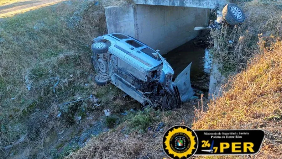 El despiste y vuelvo se produjo en el bulevar Lavalle y Lamadrid de Victoria. El despiste y vuelvo se produjo en el bulevar Lavalle y Lamadrid de Victoria.