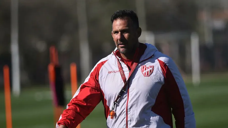 Tras el apriete de la barra brava, Diego Dabove renunció como DT de Instituto de Córdoba