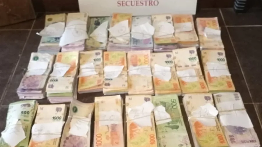 En allanamientos realizados en Bovril se detuvieron a once personas y otras cuarenta quedaron identificadas.