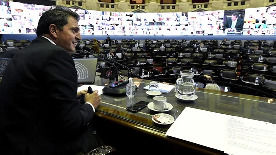 El presidente de la Cámara de Diputados, Sergio Massa, negocia con la oposición la aprobación de la moratoria, la oferta de la deuda y el presupuesto. 