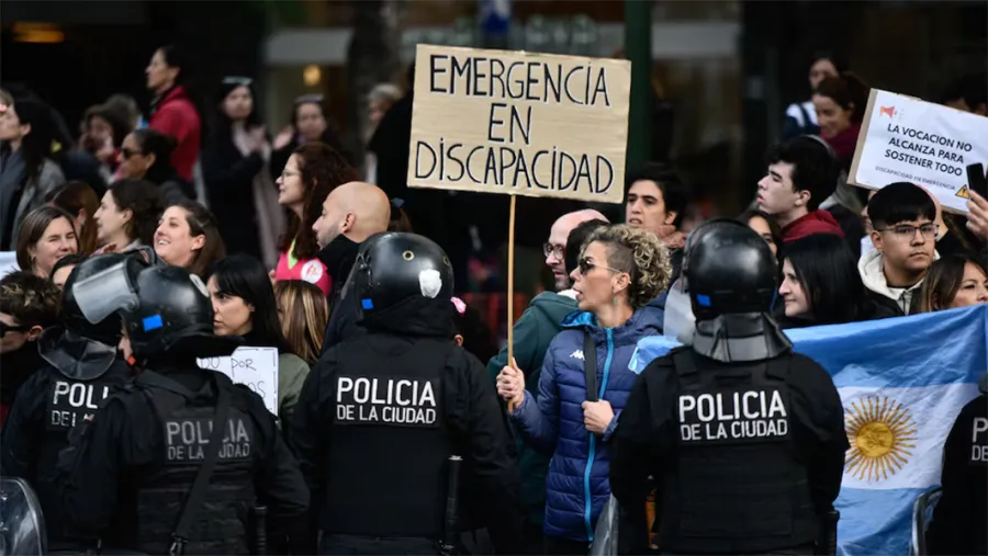 Marcha en reclamo de la declaración de emergencia en discapacidad. Marcha en reclamo de la declaración de emergencia en discapacidad.