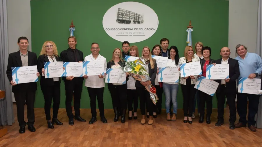 Reconocieron a 17 docentes con el premio provincial Manuel Antequeda Reconocieron a 17 docentes con el premio provincial Manuel Antequeda