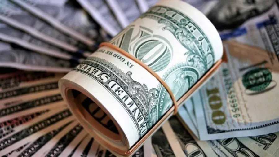 El dólar blue cerró en récord de $283 y la brecha cambiaria superó el 120% El dólar blue cerró en récord de $283 y la brecha cambiaria superó el 120%