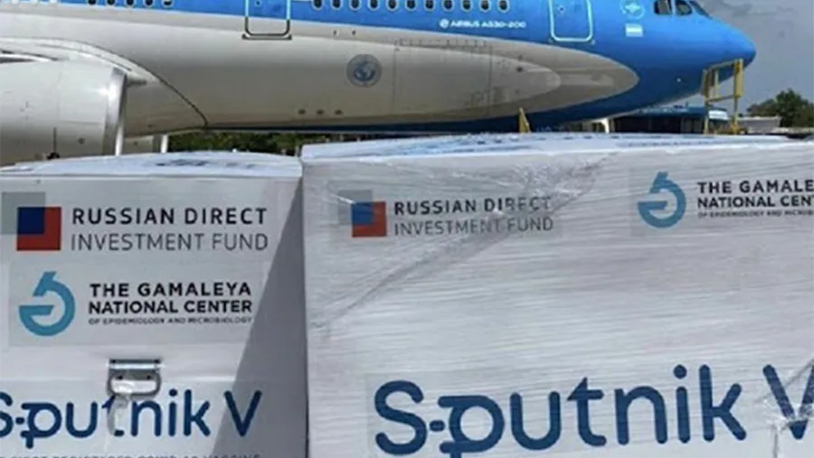 El Airbus 330-200 aterrizó en Ezeiza poco después de las 13, tras haber permanecido en tierras rusas desde el miércoles. Con las nuevas dosis, la Argentina suma más de 7 millones de vacunas recibidas.