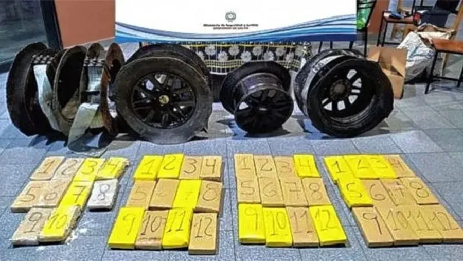 Se observa una mayor cantidad de cocaína ingresando a Argentina, así como en las rutas del mercado de drogas por Entre Ríos y su creciente oferta en las calles. Se observa una mayor cantidad de cocaína ingresando a Argentina, así como en las rutas del mercado de drogas por Entre Ríos y su creciente oferta en las calles.