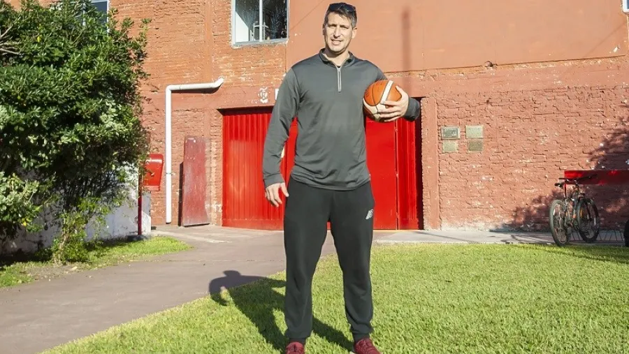 “El básquet femenino y masculino trabajan de la misma manera en el club”, aseguró Losada