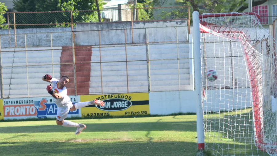 Camioneros goleó a San Martín de Diamante en su estreno en la Supercopa Entre Ríos Camioneros goleó a San Martín de Diamante en su estreno en la Supercopa Entre Ríos