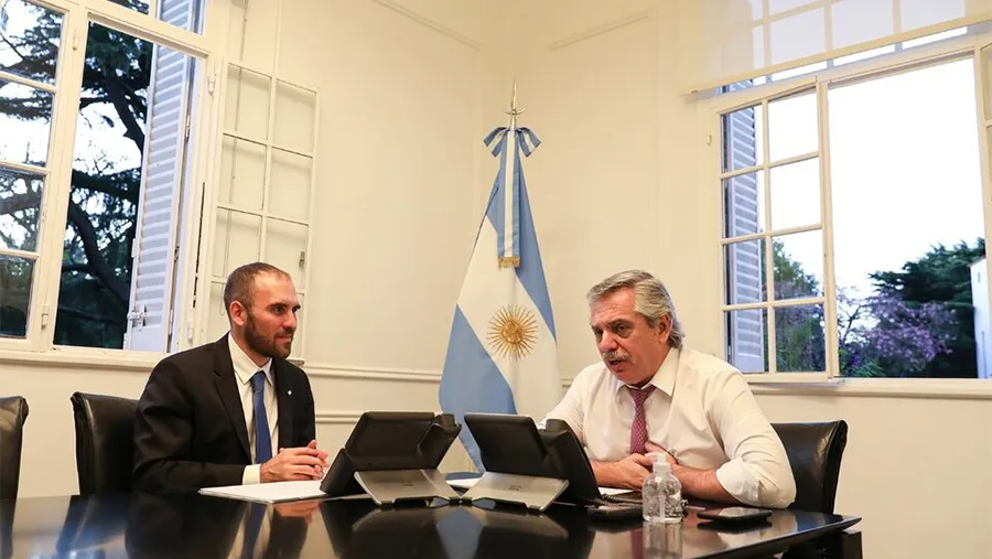 Imagen de archivo del Presidente Alberto Fernández y del ministro de Economía Martín Guzmán.
