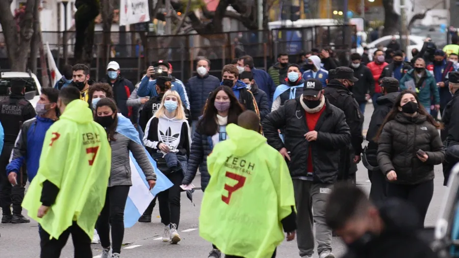 El público regresó a los estadios con alegría por ver a Messi y a la selección El público regresó a los estadios con alegría por ver a Messi y a la selección