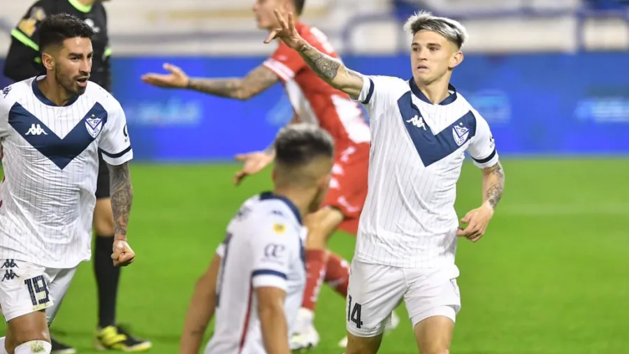 Vélez se destapó en el complemento y goleó a Unión en Liniers Vélez se destapó en el complemento y goleó a Unión en Liniers