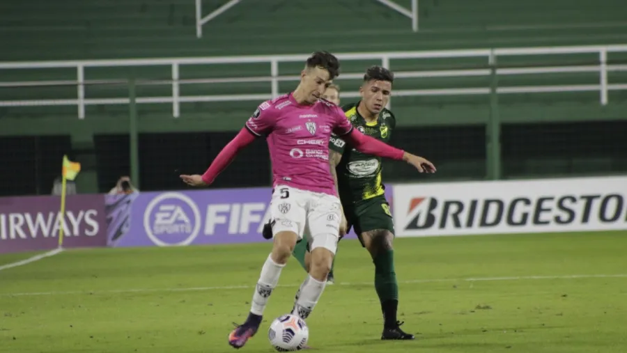 Fútbol: Defensa y Justicia cerró la fase de grupos con un empate y un arbitraje histórico