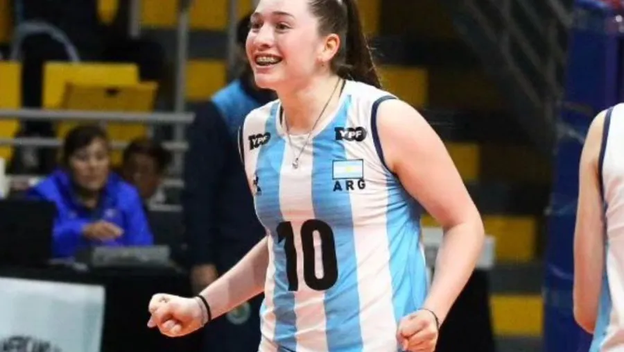 La diamantina Eugenia Martínez, junto a la selección argentina U17 de vóley