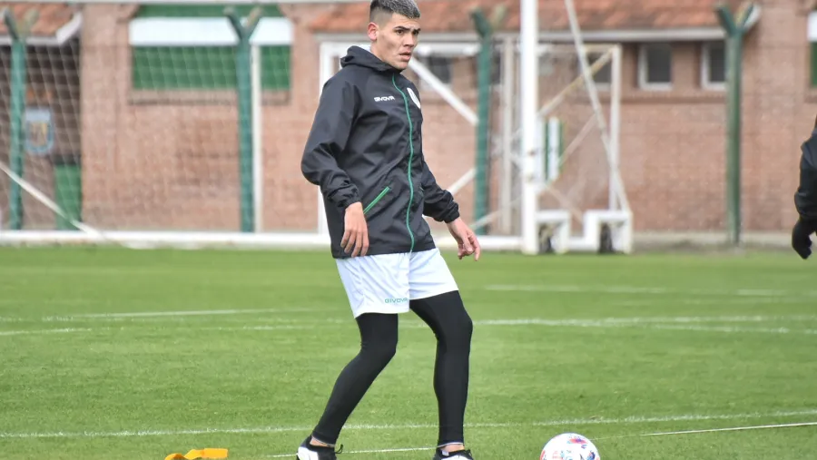 Tras su paso por Patronato, Gustavo Canto fue presentado en Banfield