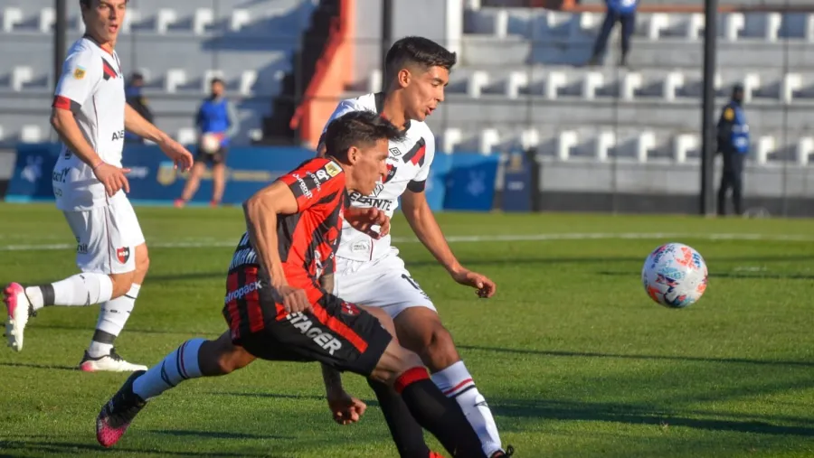 Patronato empató sin goles con Newell’s y ninguno de los dos pudo llegar a la punta