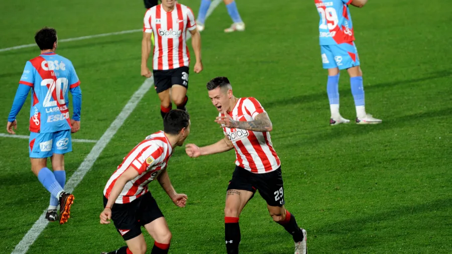 Estudiantes se destapó en el complemento y goleó a Arsenal en La Plata Estudiantes se destapó en el complemento y goleó a Arsenal en La Plata