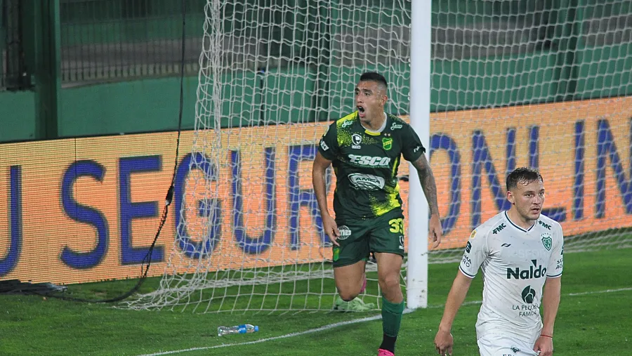 Defensa y Justicia le dio otro golpe a Sarmiento en un partido a puro gol