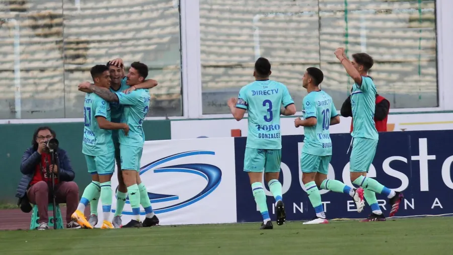 Copa Argentina: Godoy Cruz dio la nota en Córdoba al eliminar por penales a Racing