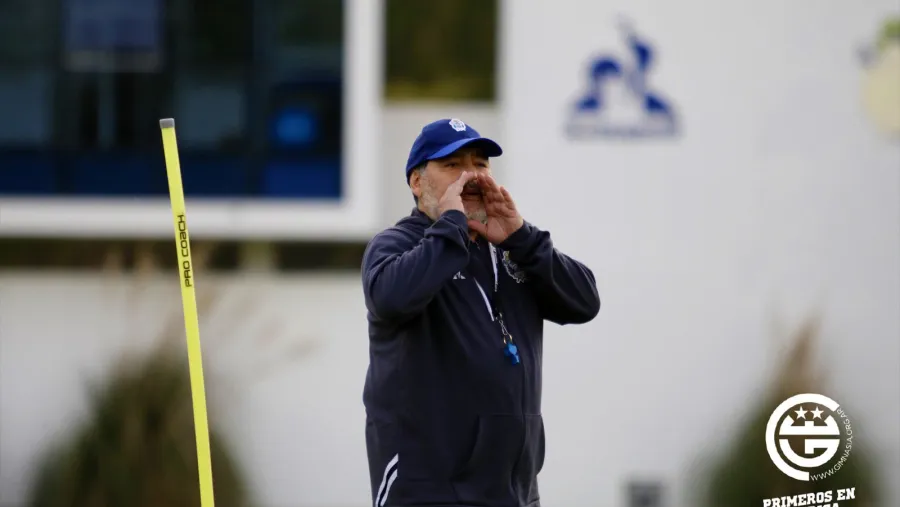 Después de visitar a Patronato, Newell’s quiere festejarle el cumpleaños a Diego Maradona Después de visitar a Patronato, Newell’s quiere festejarle el cumpleaños a Diego Maradona