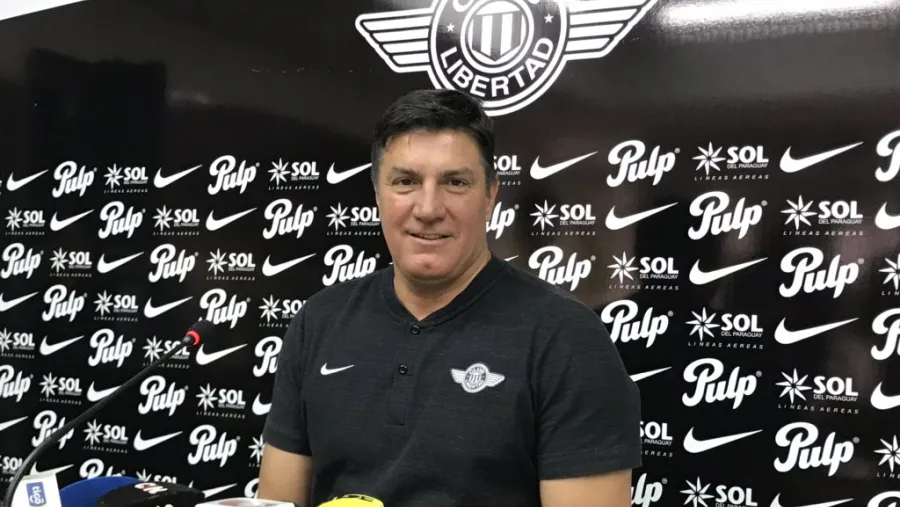 José Antonio Chamot El entrerriano José Chamot logró su primer título como DT